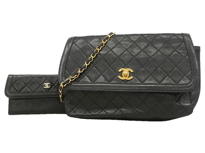 Bolsa de Ombro com Corrente Chanel Matelassé Preto