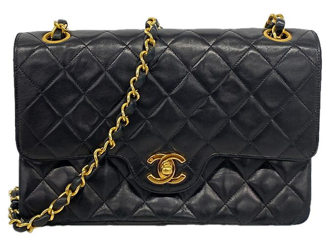 Borsa a tracolla Chanel Matelassé in pelle d'agnello nera Nero