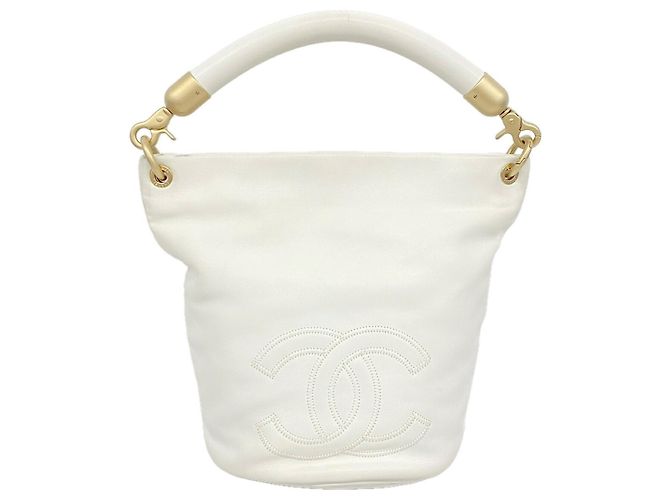Bolsa Chanel em couro branco