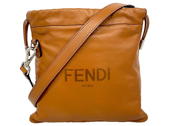 Bolsa de ombro Fendi em couro marrom