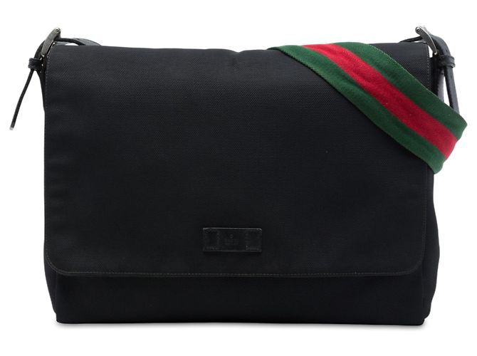 Bolsa Messenger com aba Gucci em Techno Canvas preto com faixa Web