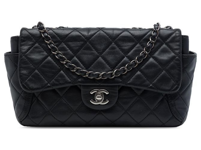 Chanel Black Medium Quilted Lambskin Around Pockets Flap Noir