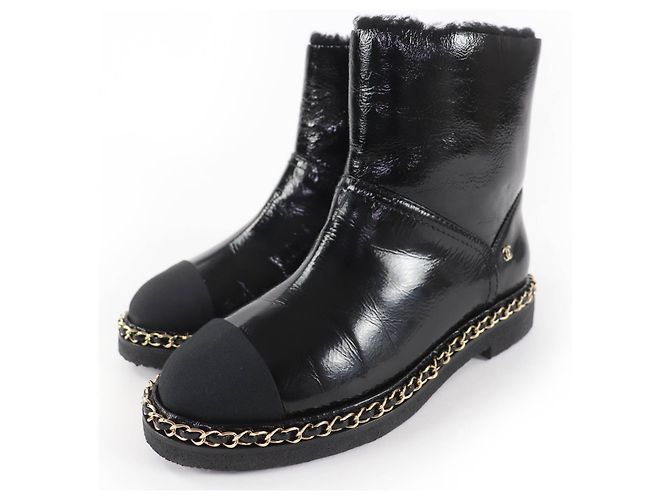 Botas curtas de couro CHANEL COCO Mark Boa Preto