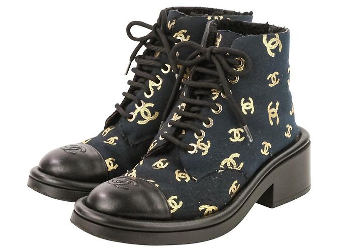Botas curtas Chanel 22B em lona e pele de cordeiro Preto