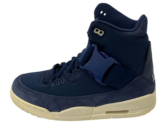 Autre Marque Baskets Nike Air Jordan 3 Retro Explorer Bleu Bleu Marine