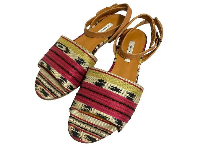 Autre Marque Sandales plates Carven Beige