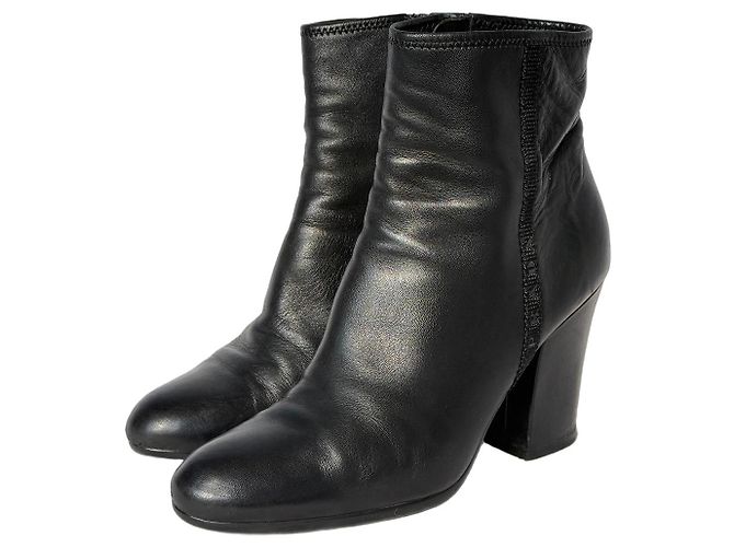 Prada Stivaletti in pelle nera Nero