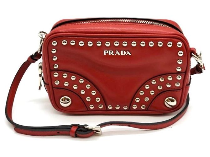 Prada Schultertasche aus rotem Leder