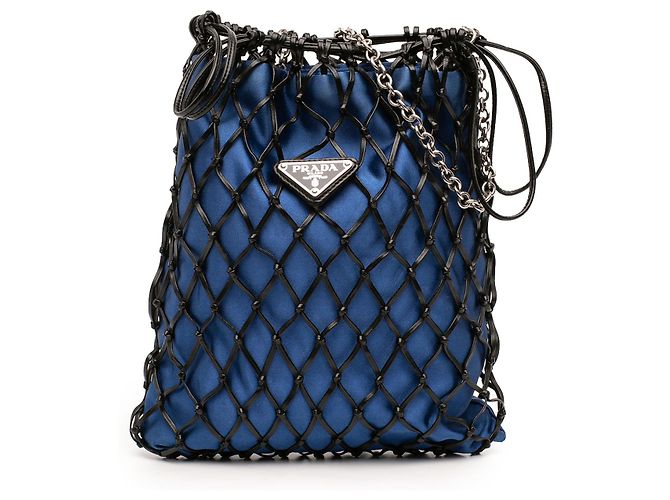 Bolsa Crossbody Prada em cetim preto e couro com corrente de rede