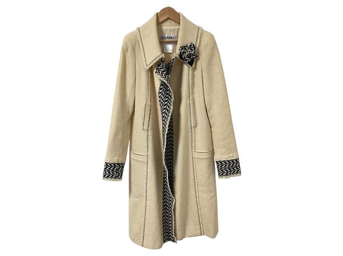 Chanel Camellia Tweed Mantel Roh