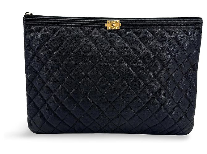 Le Boy Chanel Boy O Case Clutch Quilted Caviar Medium Preto
