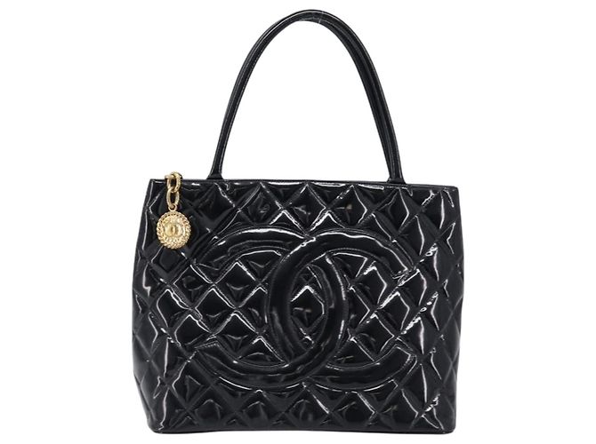 Chanel Medallion Quilted Patent Noir