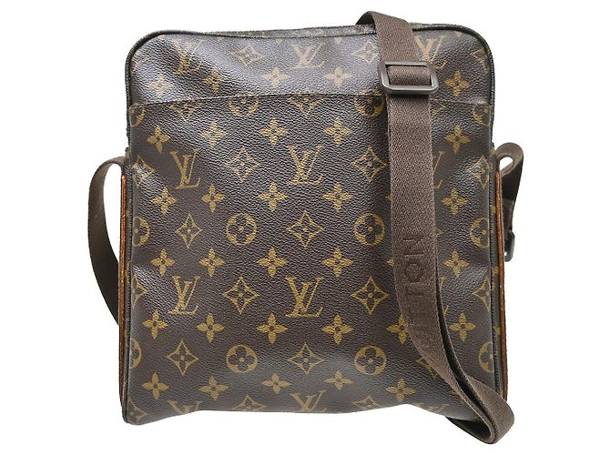 Louis Vuitton Trotteur Beaubourg Monogram Canvas Marrom