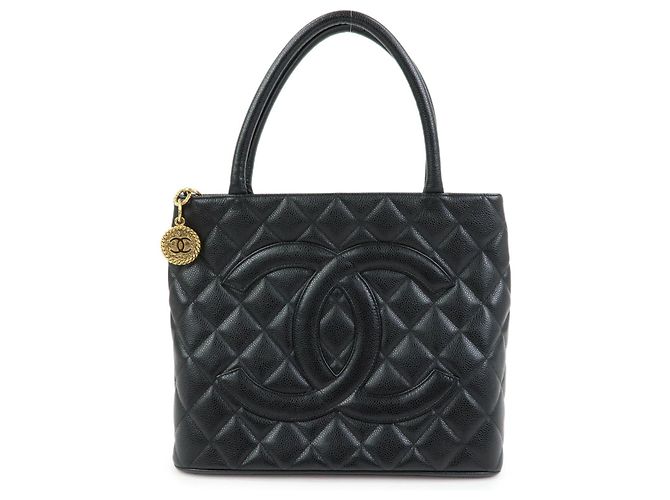 Chanel Medallion Quilted Caviar Nero