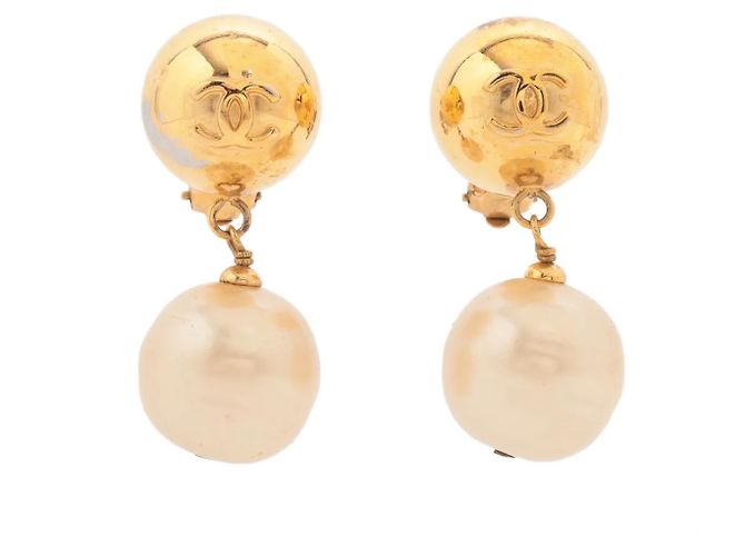 Brincos de argola Chanel CC Ball Drop em metal com pérolas falsas e cristais medium Dourado