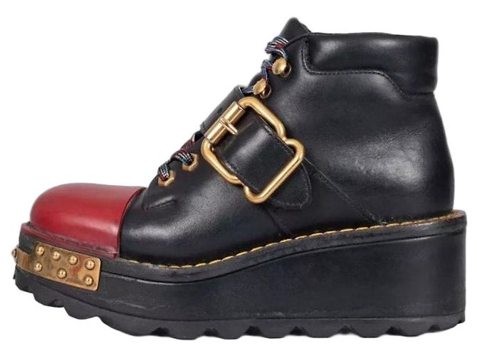 Stivaletti platform stringati in pelle nera Prada Sz.36 usati