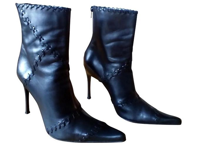 Casadei Botines de Piel Negro Punta Afilada