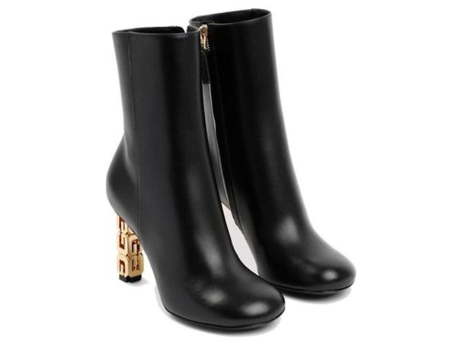 Botas de cano curto Givenchy G Cube em pele preta com salto logo dourado Preto