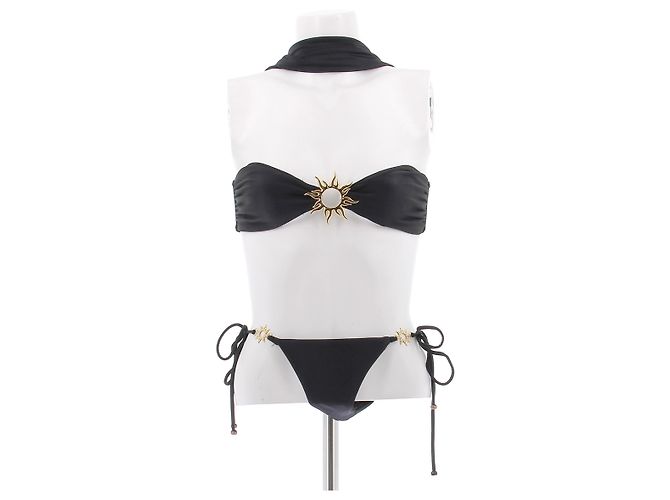 Leslie Amon Schwarzer Bikini