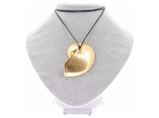 Schiaparelli Collier coquillage doré