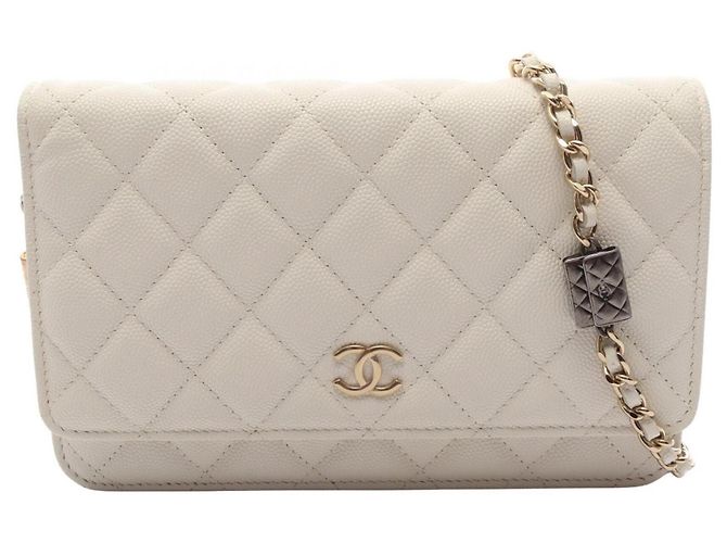 Bolsa de Ombro Chanel Matelassé Branco