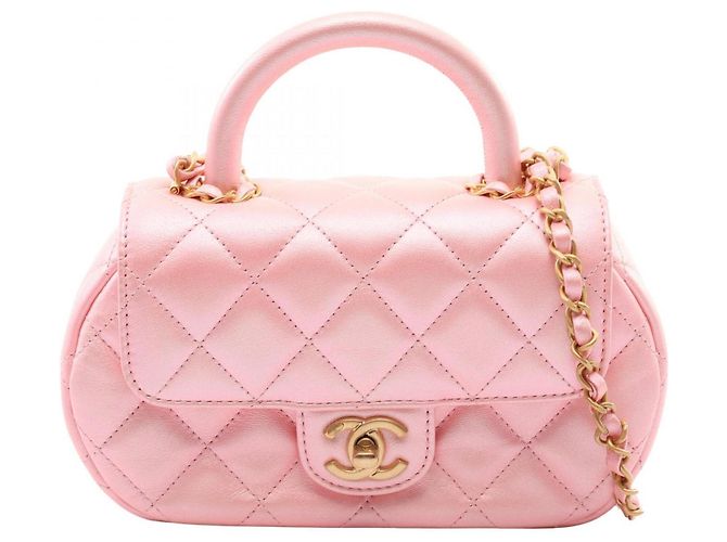 Bolsa de Ombro 2-Way Chanel Matelassé com Alça de Mão Rosa