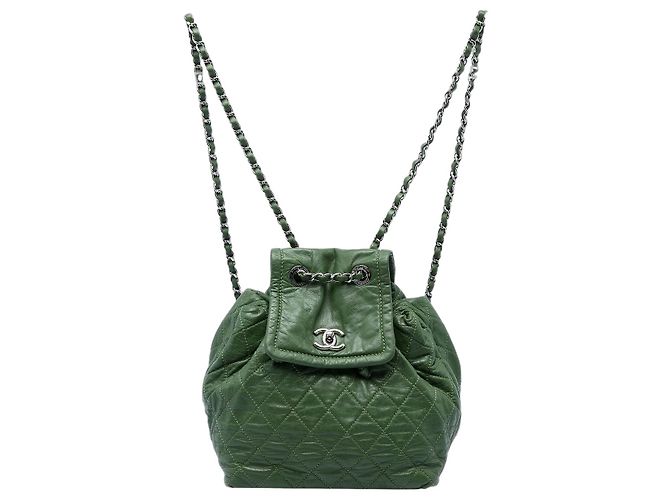 Mochila 2 em 1 Beijing Chanel em couro de bezerro matelassê verde Verde oliva