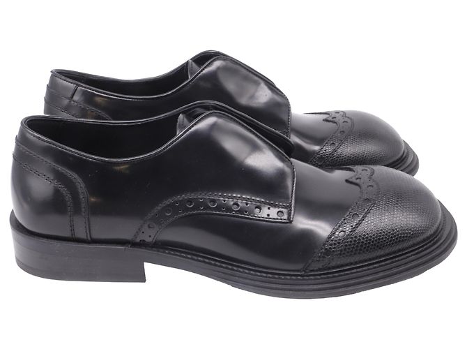 Salvatore Ferragamo Ferragamo Festo Wing-Tip Oxfords em couro de bezerro preto