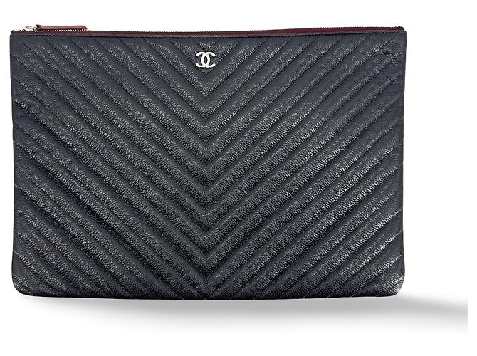 Chanel Charm O Case Chevron Lambskin Medium Noir