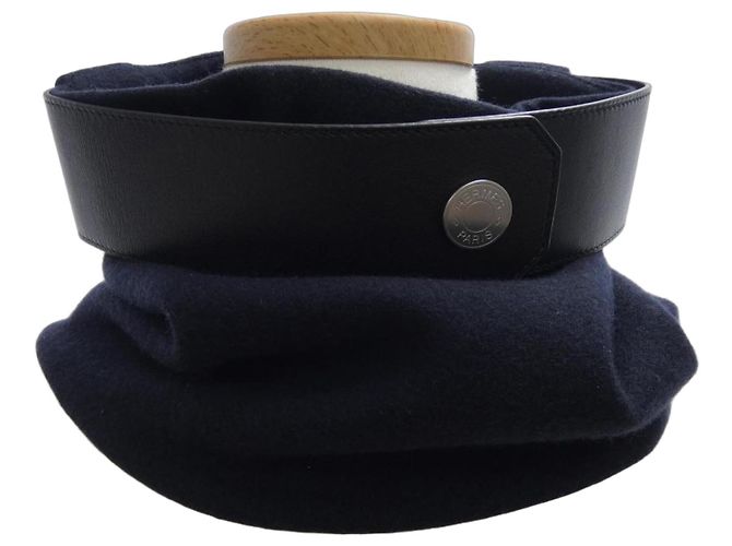 Scalacollo in cashmere Hermès in Navy Blu navy