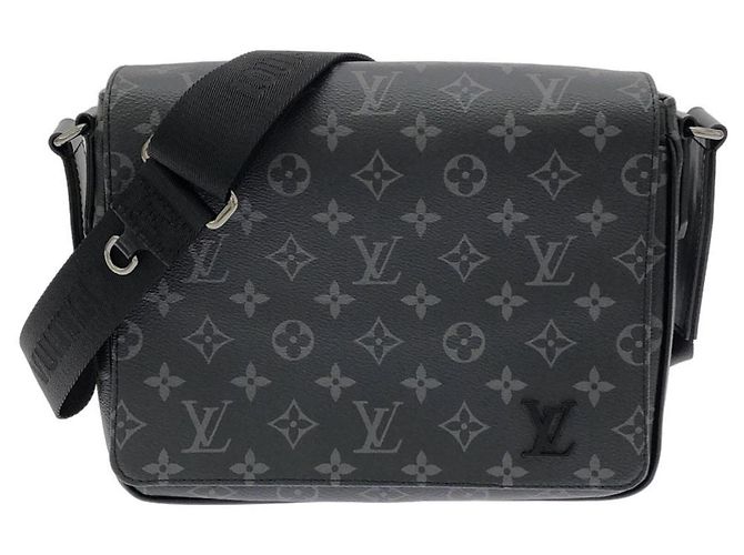 Louis Vuitton Monogram Eclipse District PM Schultertasche Schwarz