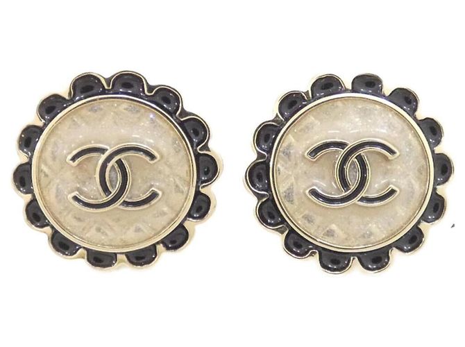 Boucles d'oreilles puces Chanel noires et blanches