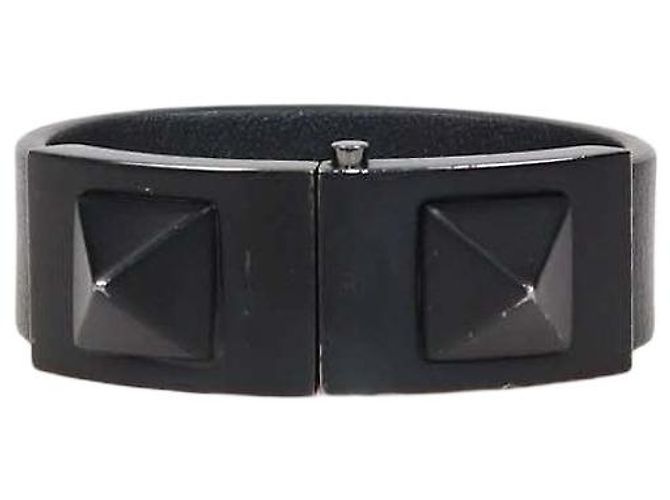 Pulseira Valentino Rockstud com fecho em couro preto