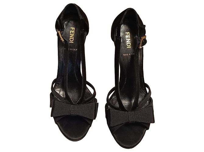 Fendi Satin-Sandalen Schwarz mit Schleife