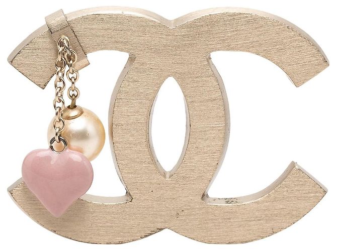 Spilla Chanel CC placcata oro con cuore smaltato e perla sintetica D'oro