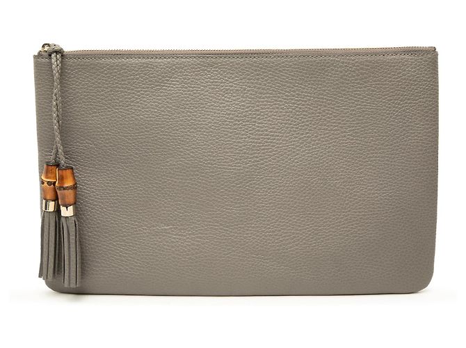 Bamboo Clutch Gucci de piel de becerro gris con borla de bambú
