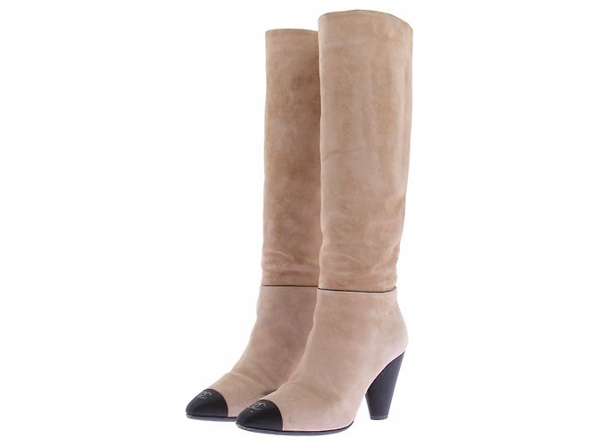 Chanel Bottes hautes en daim camel