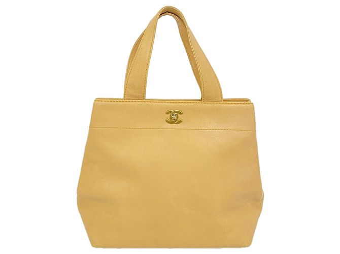 Saco Tote Chanel em couro bege