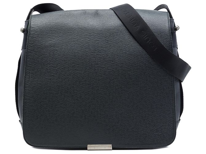 Louis Vuitton Black Taiga Viktor Preto