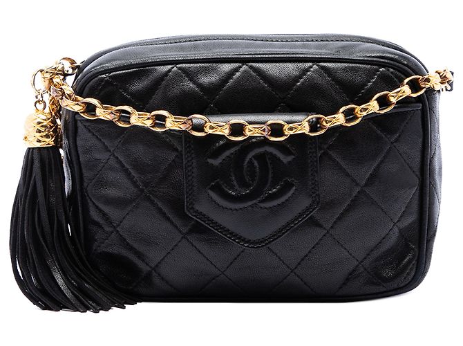 Bolsa Camera Chanel em pele de cordeiro acolchoada preta com tassel CC Preto