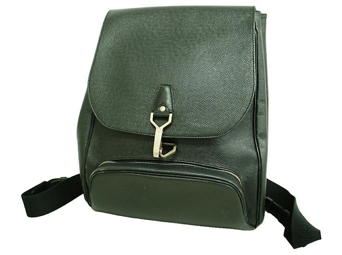 Sac à dos Louis Vuitton Taiga Cassia Gris