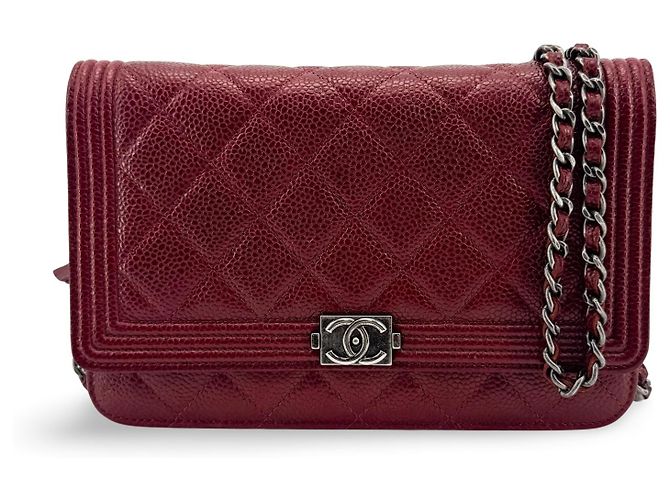 Le Boy Chanel Boy Wallet on Short Chain em pele de cordeiro acolchoada Bordeaux