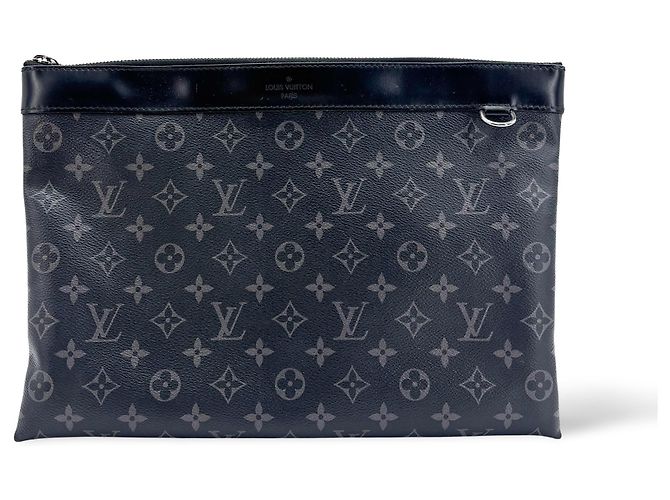 Louis Vuitton Discovery Pochette Monogram Eclipse Canvas GM Negro