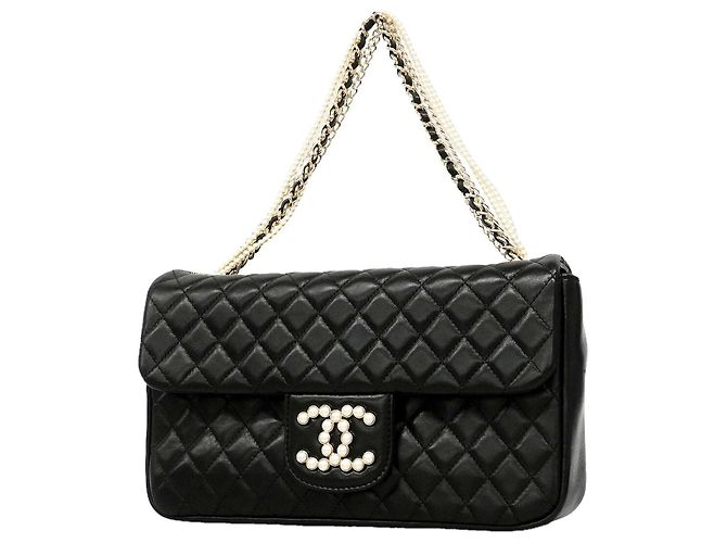 Borsa a tracolla con catena Chanel Matelassé Nero