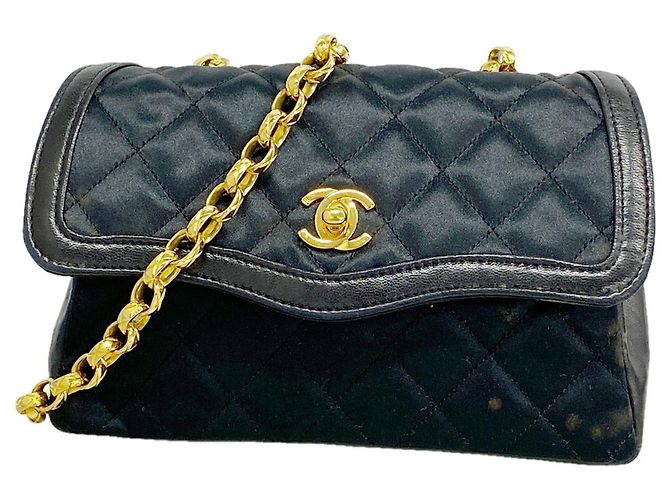 Borsa a tracolla Chanel Matelassé con catena Nero