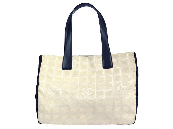 Chanel Travel Line Nylon Medium Weiß