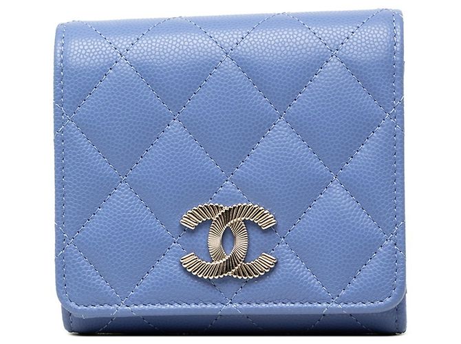Carteira Tri-fold Chanel Coco Mark Matelassé Azul