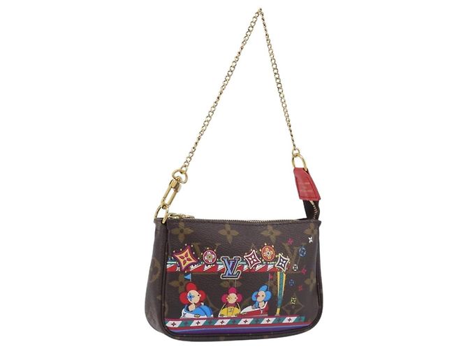 LOUIS VUITTON Vivienne Mini Pochette Accessoires Pouch M69976 LV Auth 206936SAM Monogram
