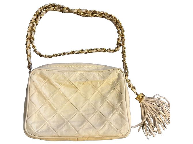 Chanel Mala Camera Bag em Pele de Cordeiro Acolchoada Bege
