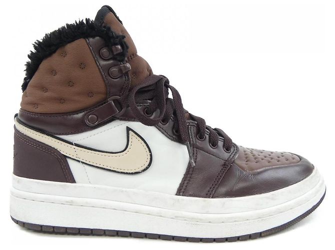Autre Marque Nike Jordan Sneaker Braun